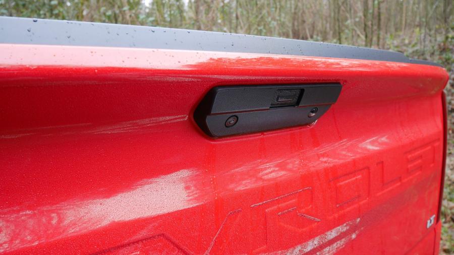 Детали экстерьера Chevrolet Silverado LTZ Duramax Crew Cab 2019 года  (фото 14 из 32)